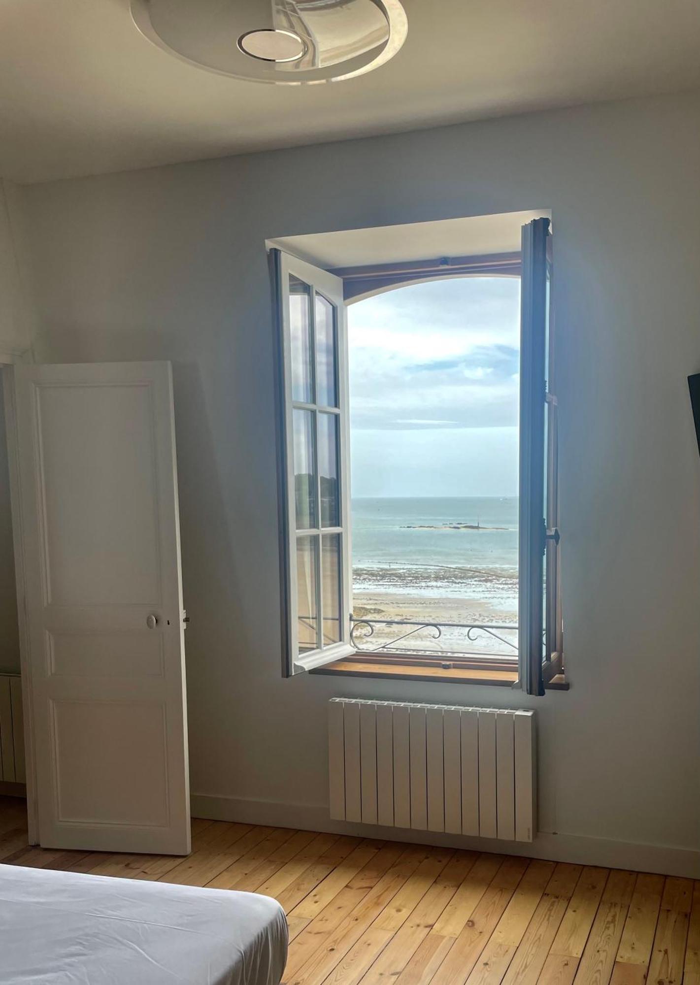 Le Royal XIX Vue Mer 212 Dinard Bagian luar foto