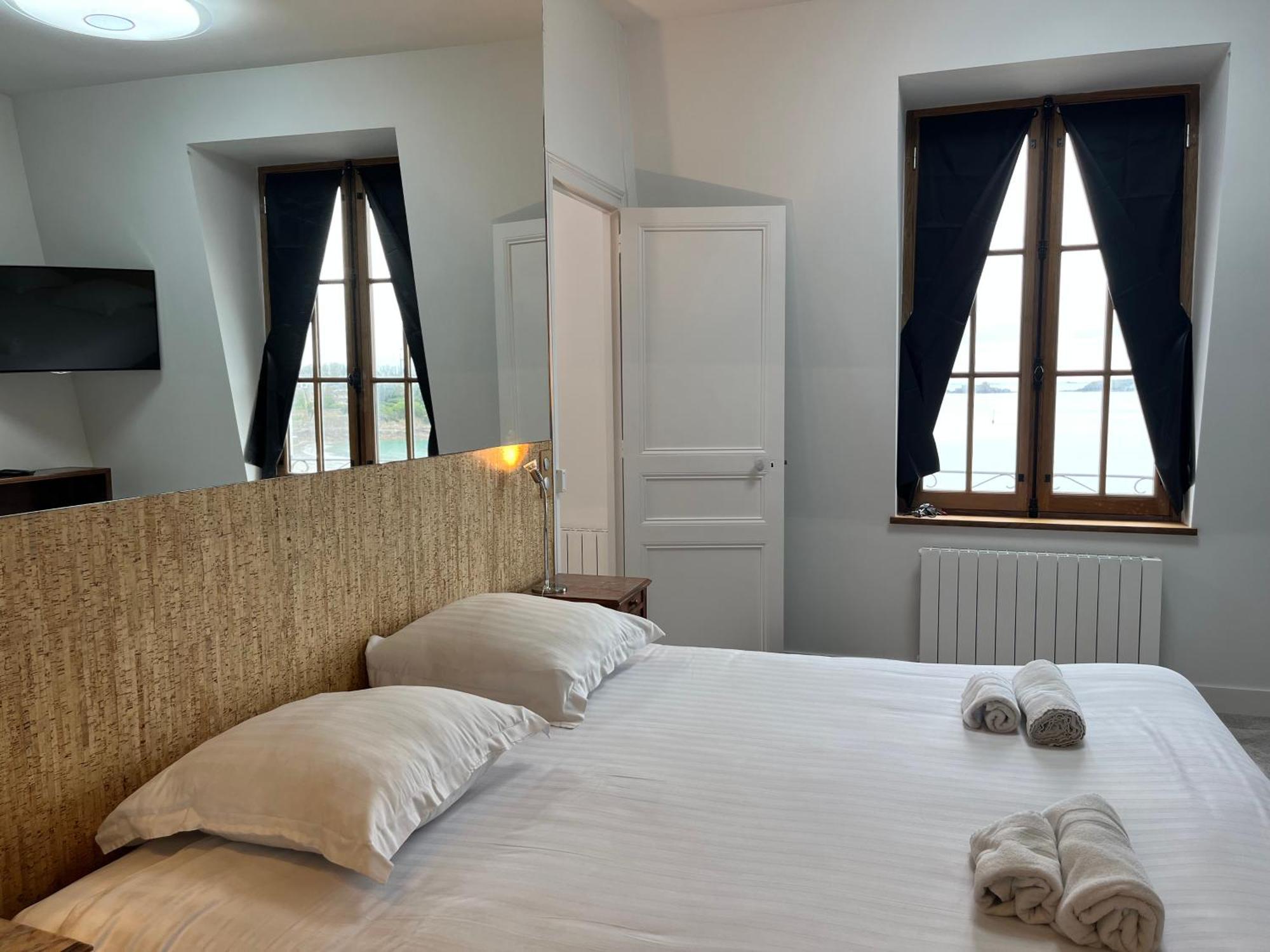 Le Royal XIX Vue Mer 212 Dinard Bagian luar foto